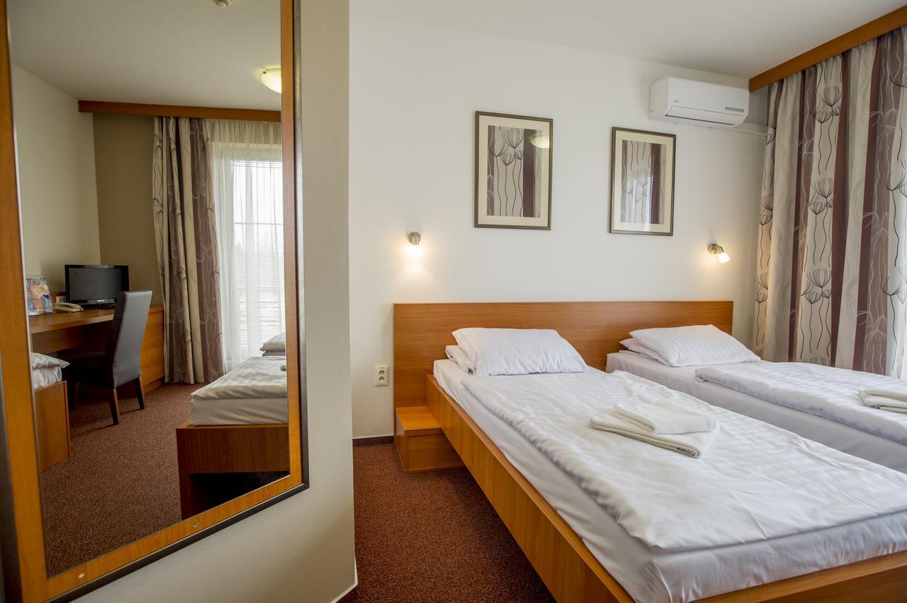 Wellness Hotel Thermal Štúrovo Екстериор снимка