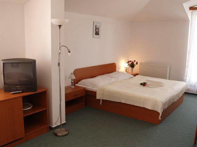 Wellness Hotel Thermal Štúrovo Екстериор снимка