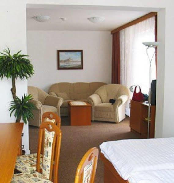 Wellness Hotel Thermal Štúrovo Екстериор снимка