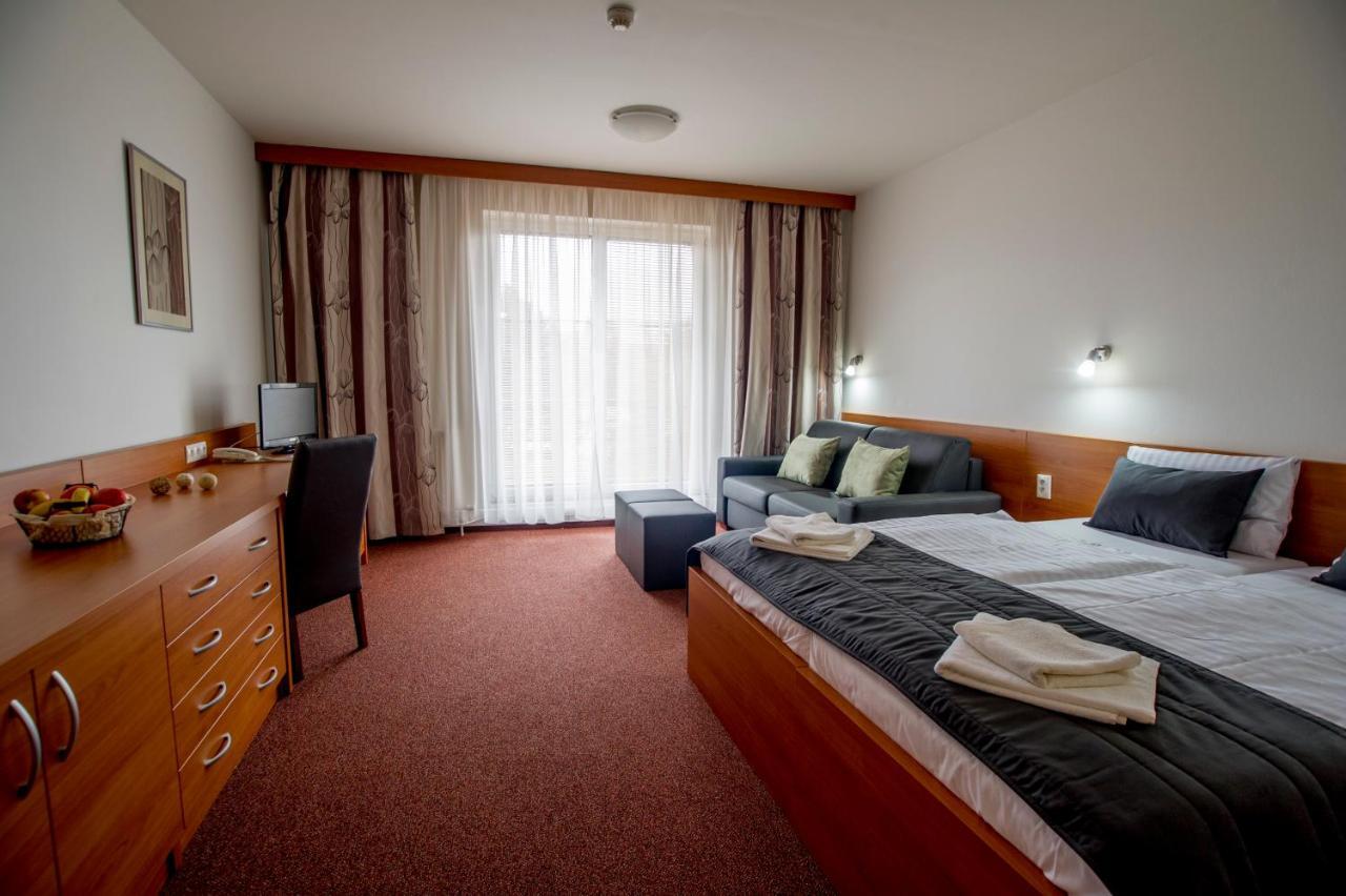 Wellness Hotel Thermal Štúrovo Екстериор снимка