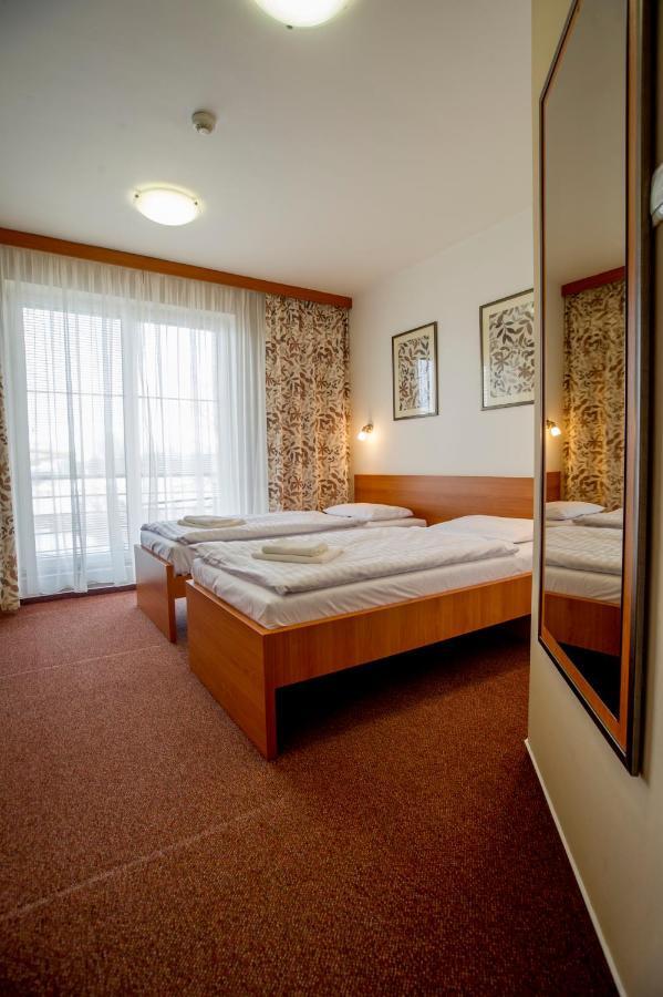 Wellness Hotel Thermal Štúrovo Екстериор снимка
