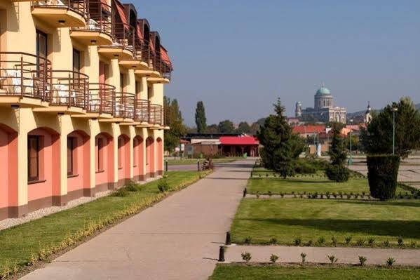 Wellness Hotel Thermal Štúrovo Екстериор снимка