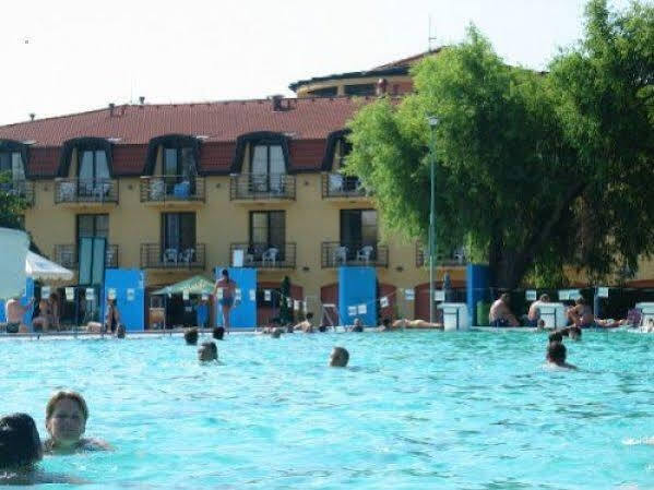 Wellness Hotel Thermal Štúrovo Екстериор снимка